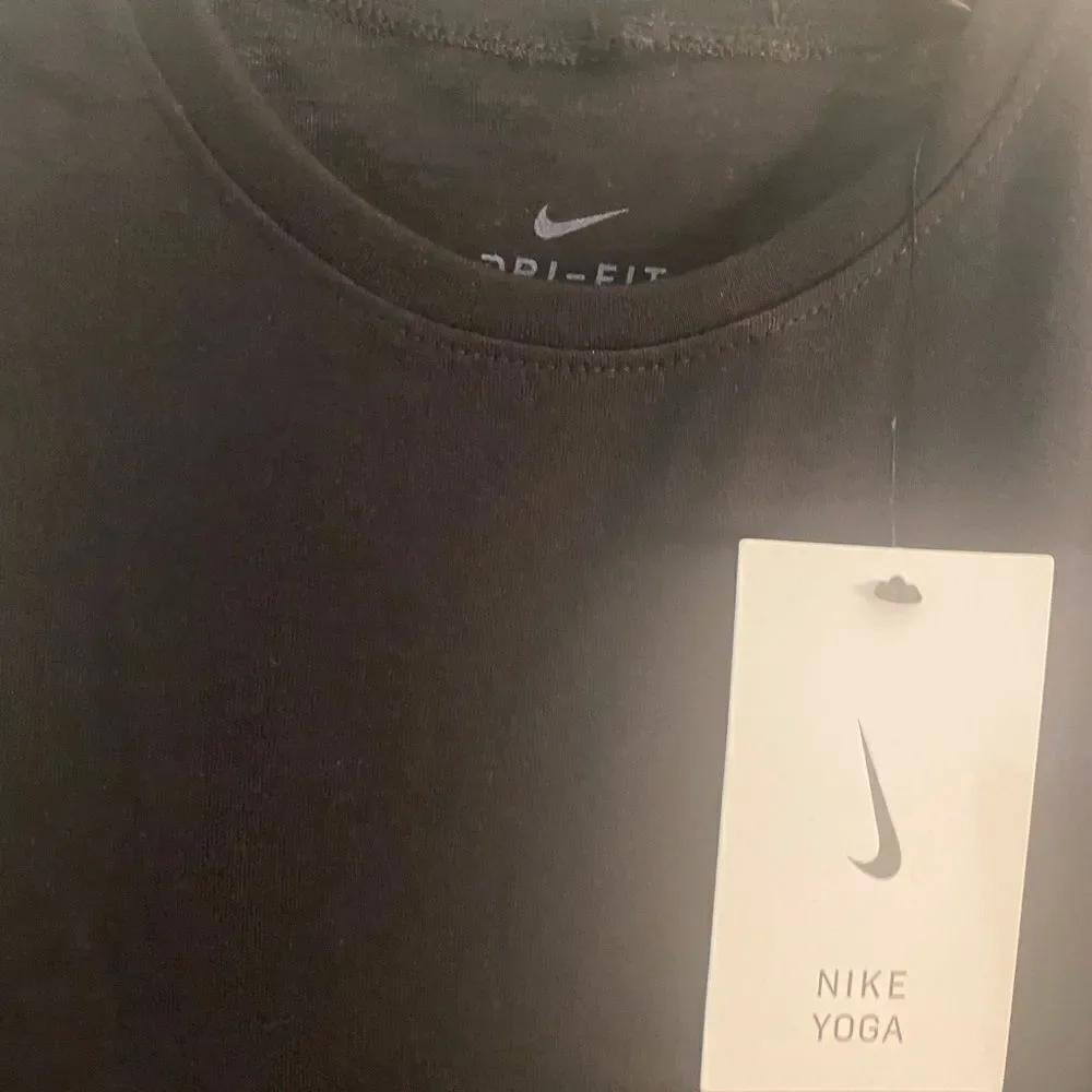Woman’s Nike Yoga Dri-Fit Top sz XS